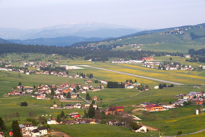 File:Aeroporto Asiago.jpg