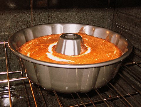 File:Angel food cake in pan.jpg