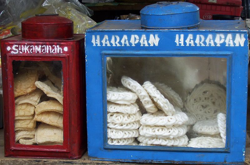 File:Kaleng kerupuk.jpeg