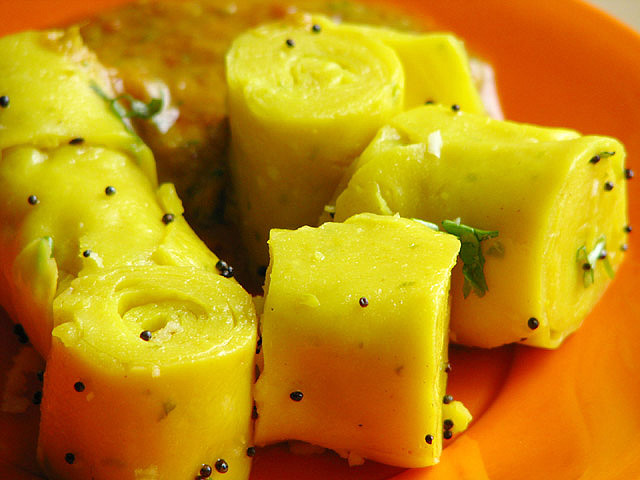 File:Khandvi, Gujarati snack.jpg