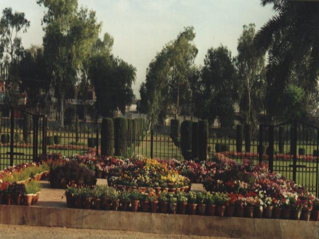 File:Quaid-e-Azam Medical College garden.jpg