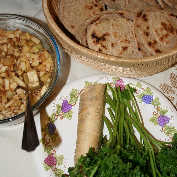 File:4SederFoods.JPG