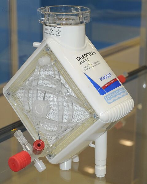 File:Оксигенатор QUADROX компании MAQUET.jpg