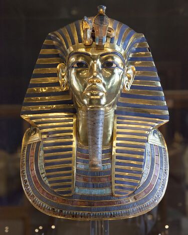 File:CairoEgMuseumTaaMaskMostlyPhotographed.jpg