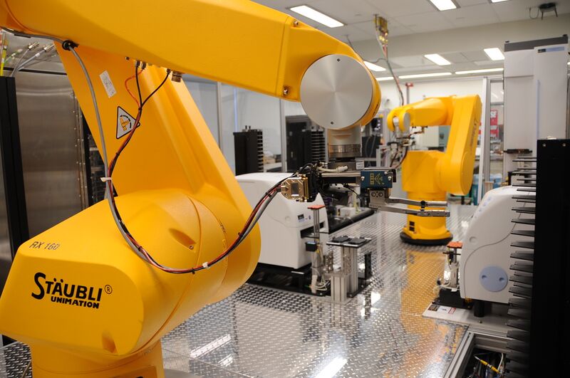 File:Chemical Genomics Robot.jpg