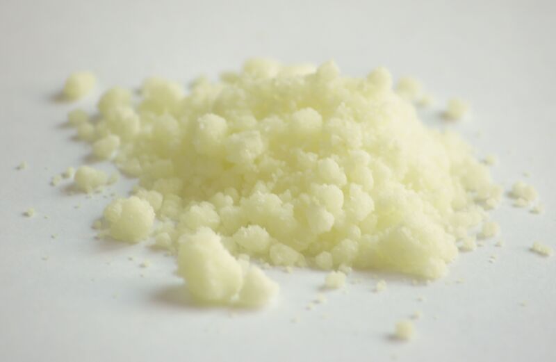 File:1-chloro-2,4-dinitrobenzene.JPG