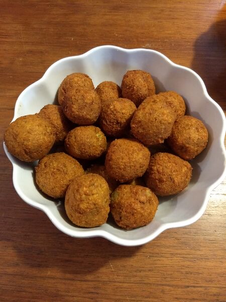 File:Bowl of falafel.jpg
