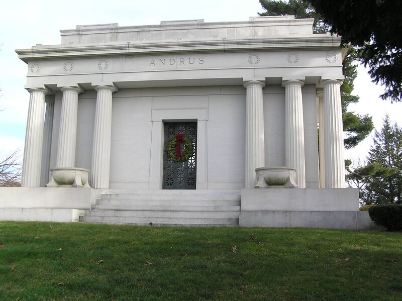 File:Andrus Mausoleum 2011.JPG