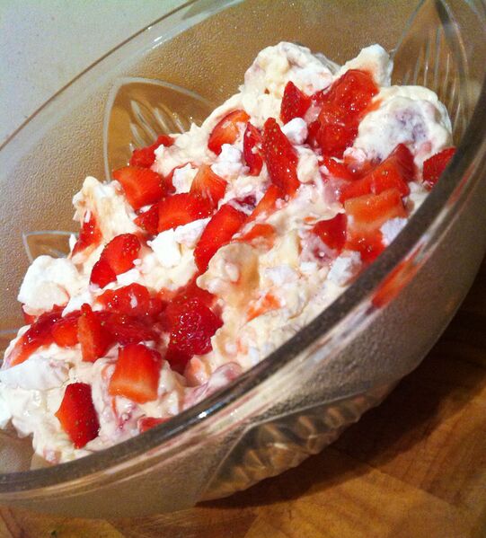 File:NicelySeasoned Eton Mess.jpeg