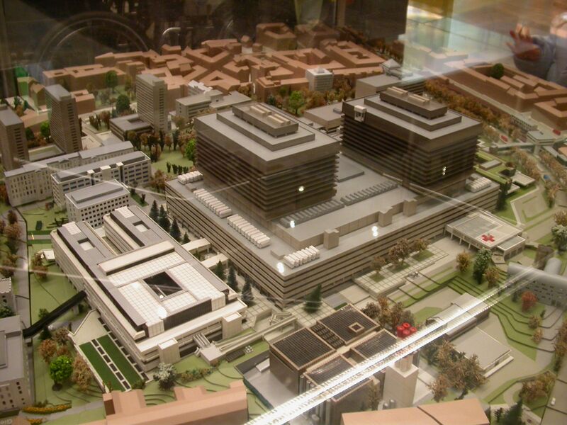 File:AKH-Wien-Modell.jpg