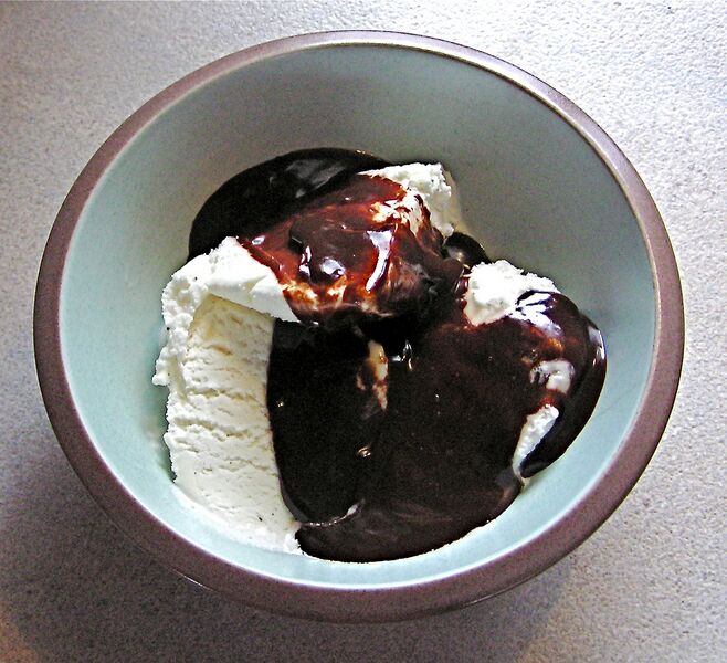 File:Chocolate sauce and vanilla icrecream.jpg