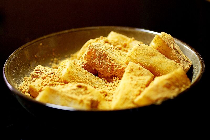 File:Injeolmi (tteok) (rice cake).jpg