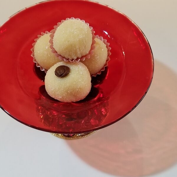 File:Brigadeiro de chocolate branco 20190209.jpg