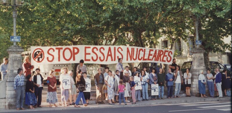 File:Essais nucleaires manif.jpg