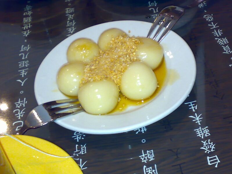 File:Glutinous rice balls in syrup.jpg