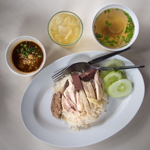 File:2013 Khao man kai CM.jpg