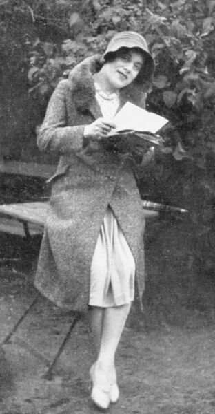 File:Lili Elbe 1930.jpg