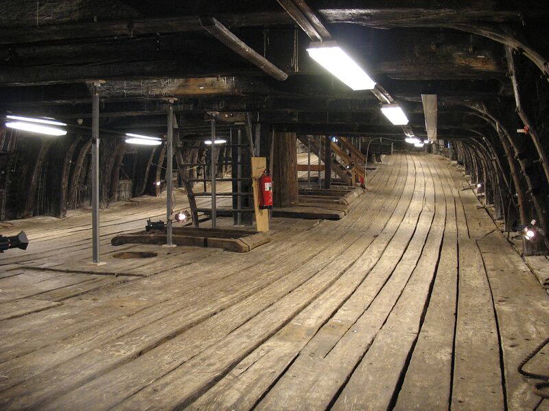 File:Vasa-lower gun deck-2.jpg