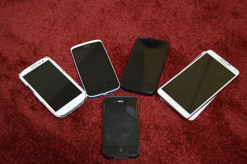 File:5 different Smartphones.jpg