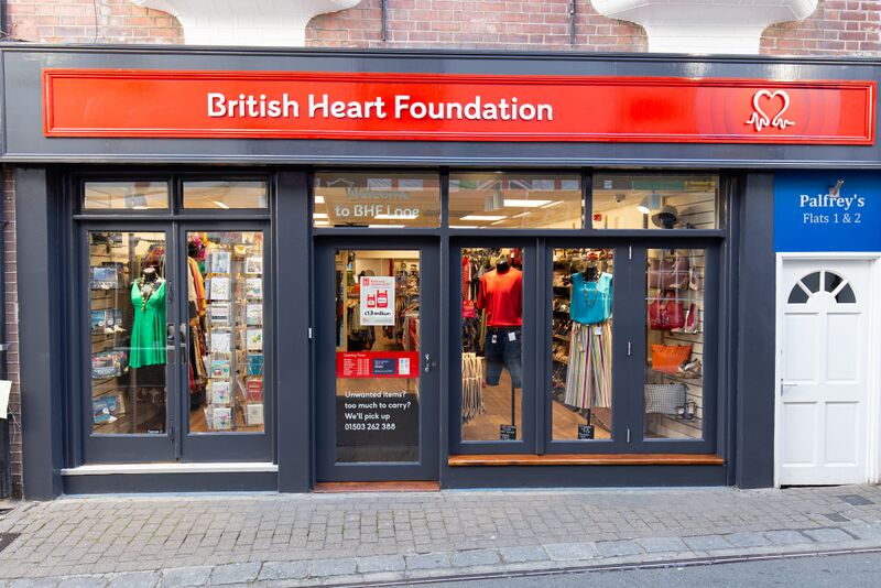 File:Retail photography Looe store.jpg
