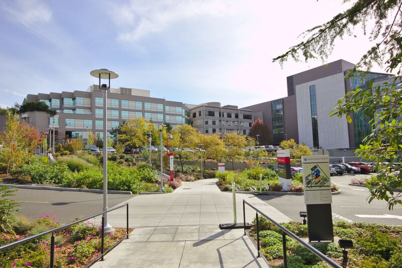 File:Seattle Children's hospital, 2014-10-13.jpg