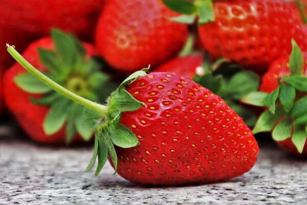 File:Strawberries.jpg