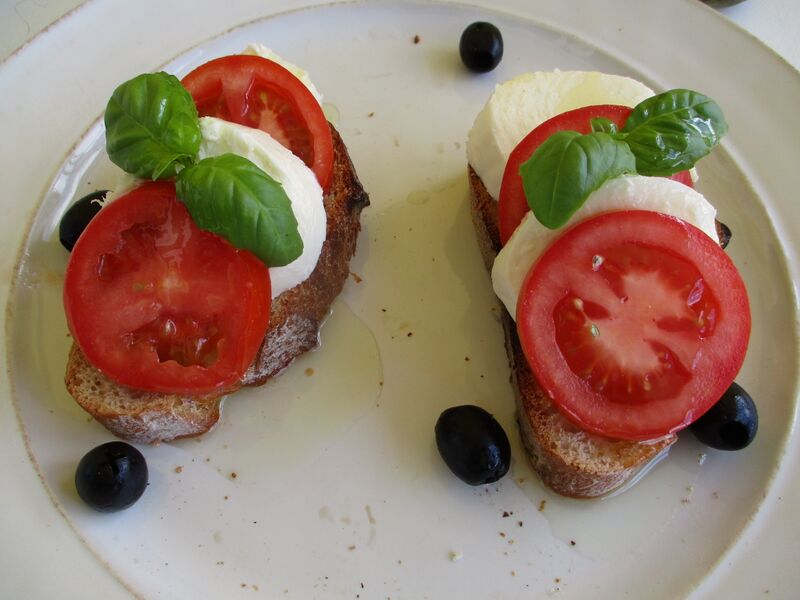 File:Bruschetta caprese.jpg
