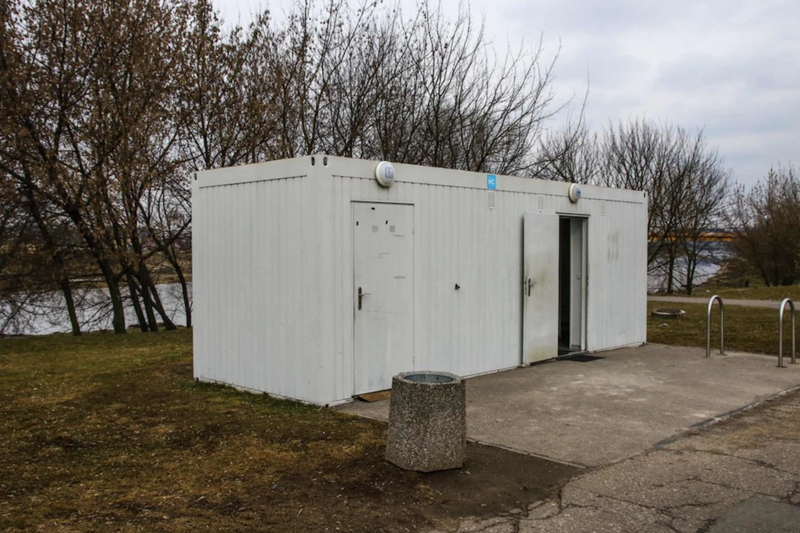 File:"Golden toilet" in ((Kaunas)), ((Lithuania)).png