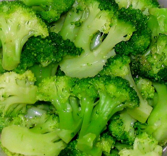 File:Broccoli in a dish 2.jpg
