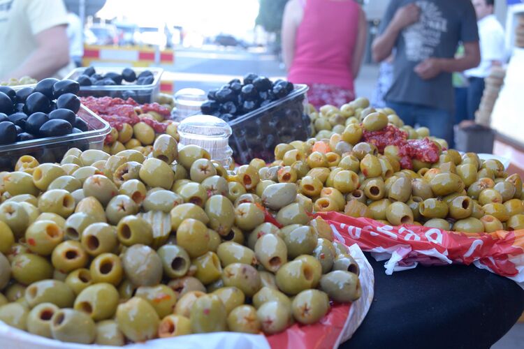 File:Pickles.jpg