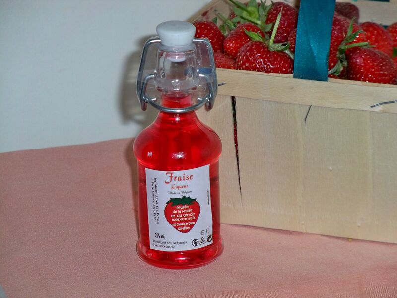 File:Wépion - liqueur de fraise.jpg